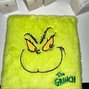 Grinch eyeshadow palette